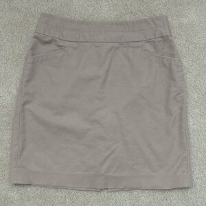 Banana republic khaki mini skirt with pockets, size 6